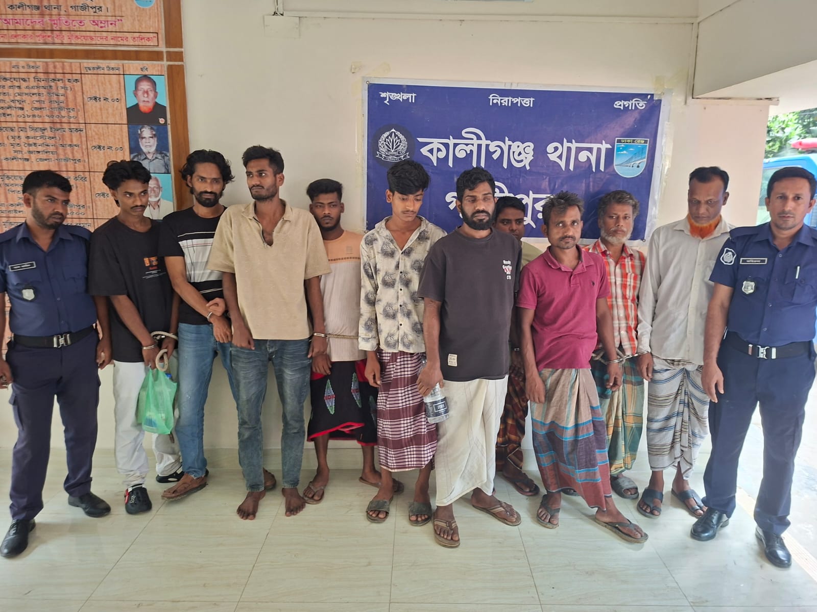 কালীগঞ্জে মাদক কারবারী ও ওয়ারেন্টের আসামীসহ আটক ১২