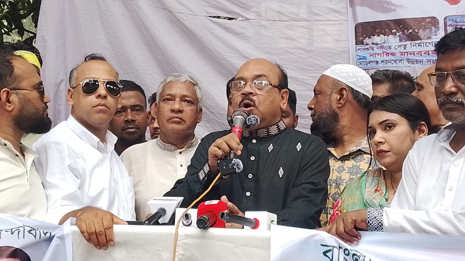 পানগুছি সেতুর দাবিতে মোরেলগঞ্জ-শরণখোলা উন্নয়ন সংগ্রাম পরিষদের মানববন্ধন