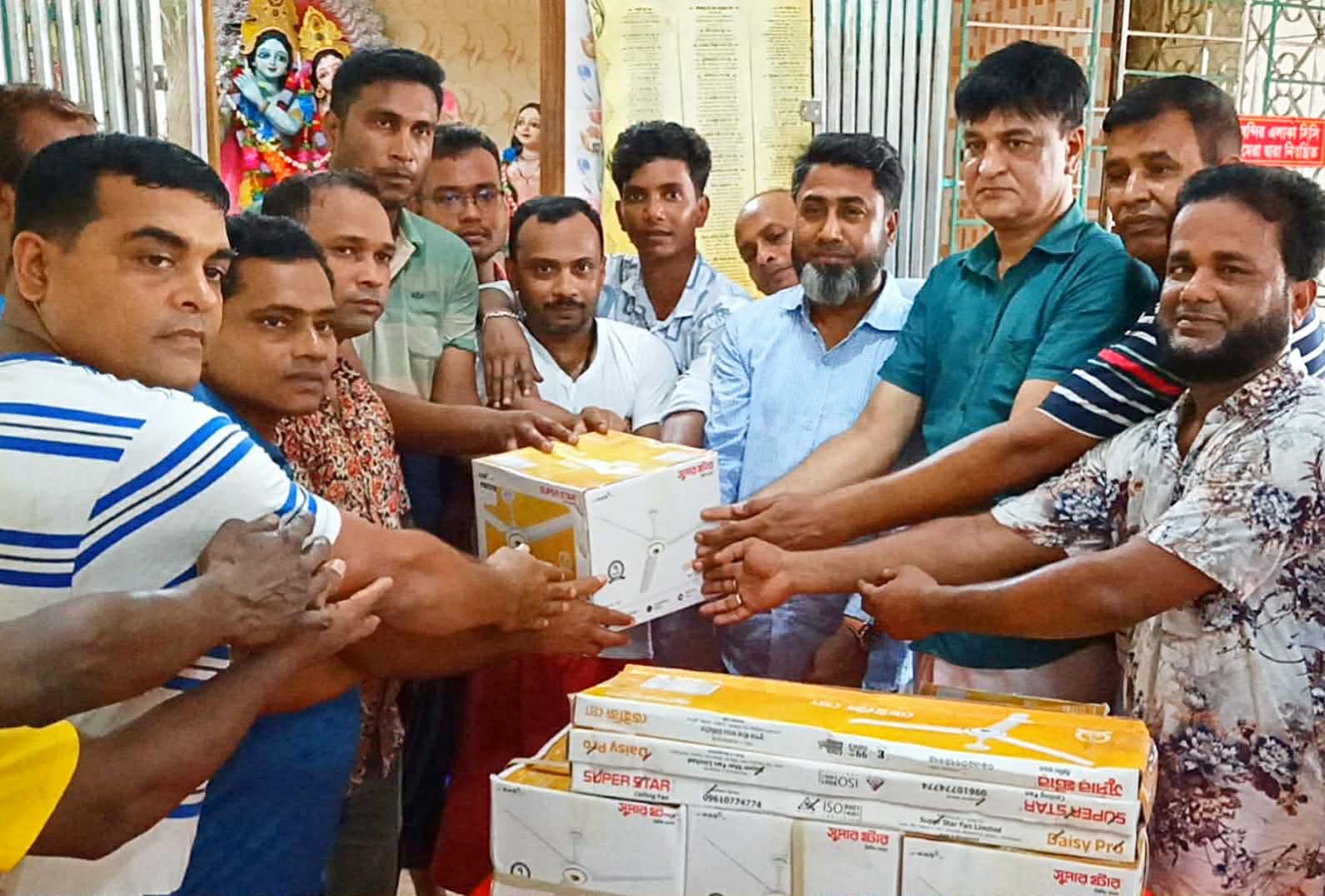 ঝালকাঠিতে সেবাশ্রমে যুবদল নেতার ফ্যান ও নগদ অর্থ উপহার