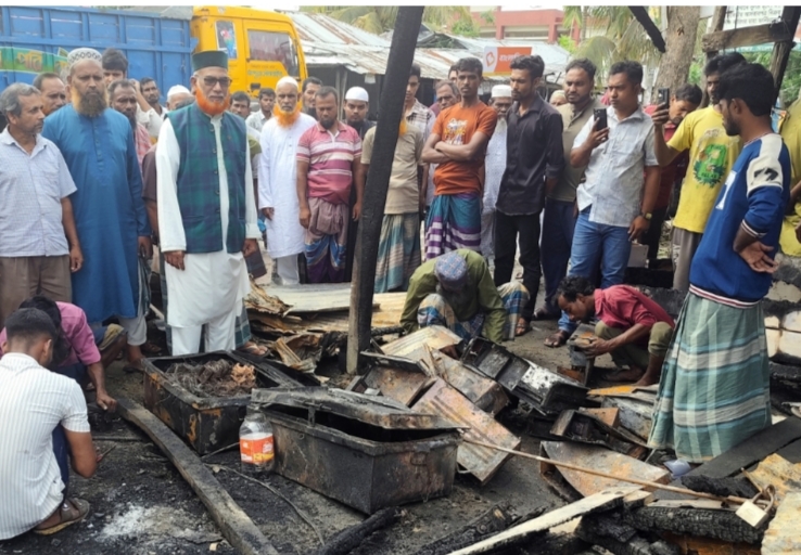 বাদশারহাট ১ টি বাজারে ৬ টি দোকান পুড়ে ছাই