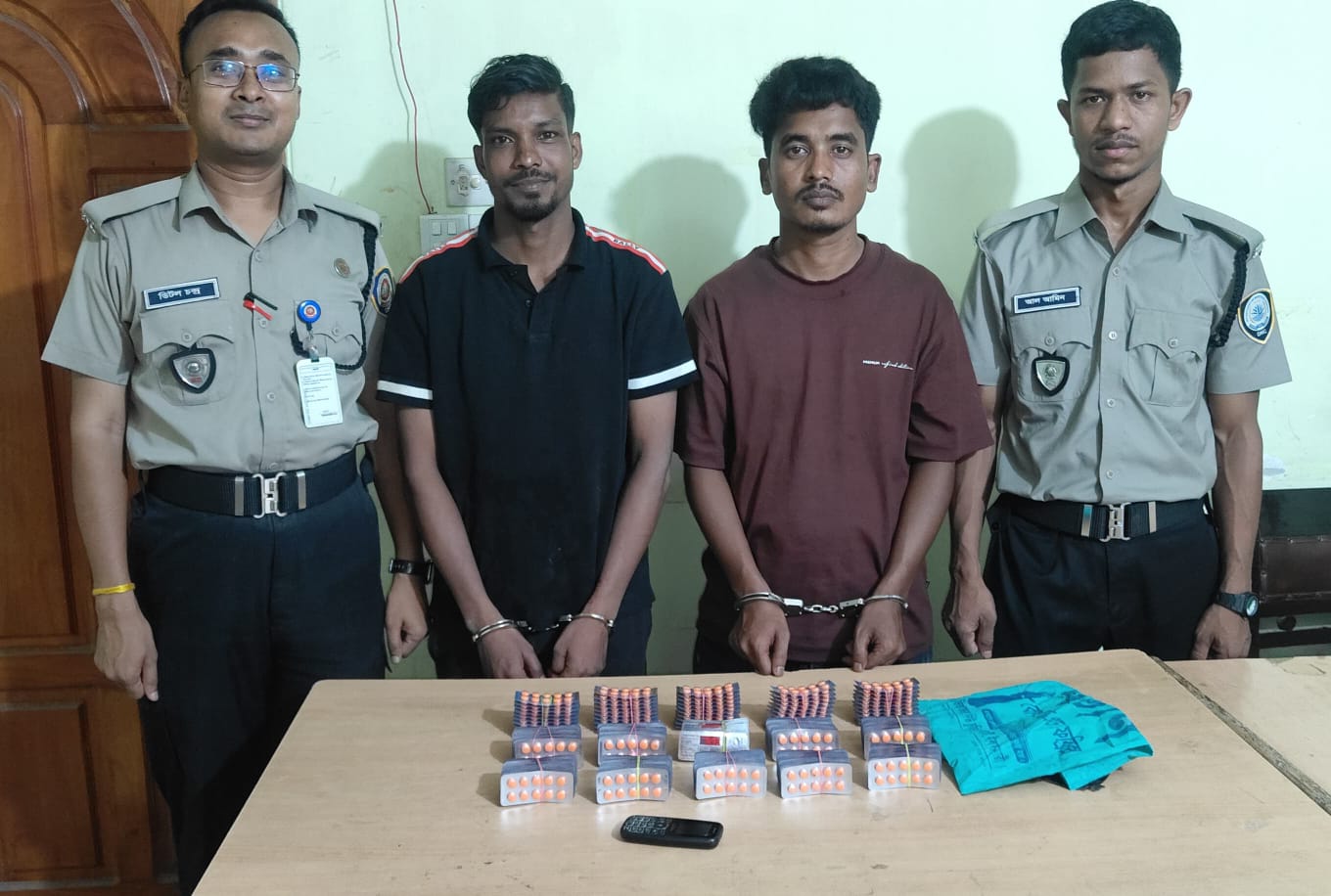 বদরগঞ্জে ১৫০০ পিস ট্যাপেন্টাডল ট্যাবলেটসহ দুই মাদক কারবারি গ্রেফতার, জব্দ মোটরসাইকেল