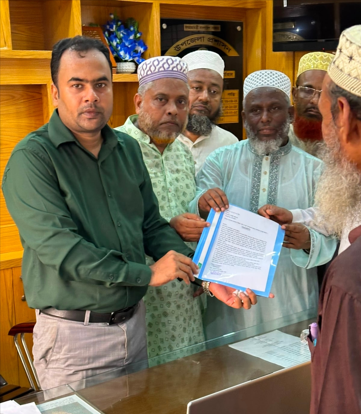 মোরেলগঞ্জে মাদকের বিরুদ্ধে  জামায়াতের স্বারকলিপি ইউএন ও ওসির দপ্তরে