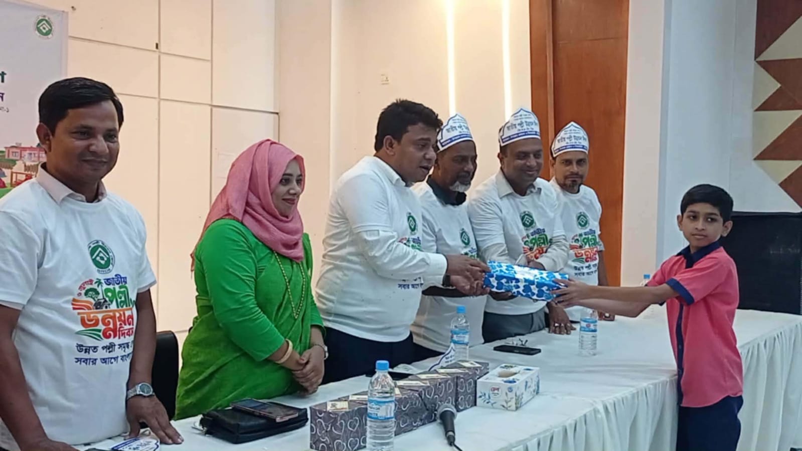 বটিয়াঘাটায় জাতীয় পল্লী উন্নয়ন দিবস-২০২৬ উপলক্ষে ঋণ ও গাছের চারা বিতরন
