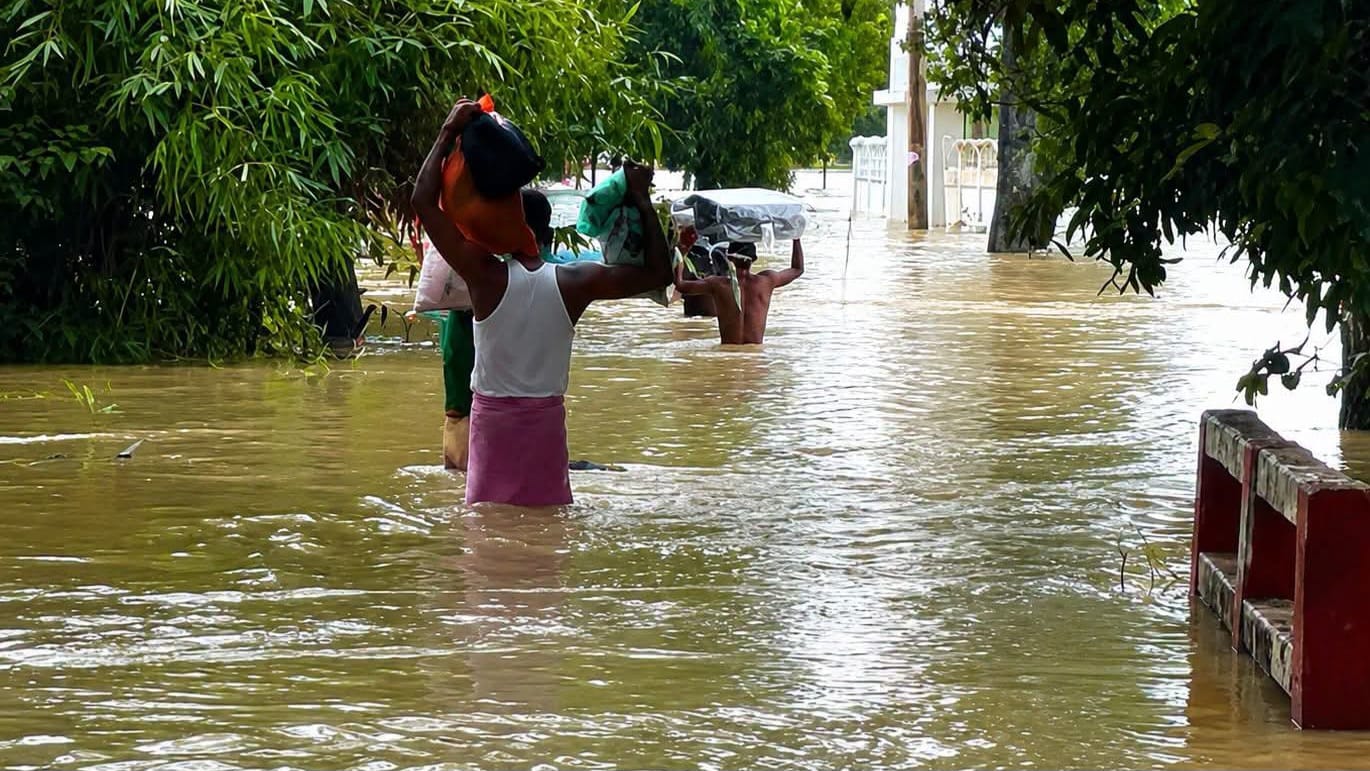 মৌলভীবাজারে ৪০ হাজার মানুষ পানিবন্দি, সংকট চরমে