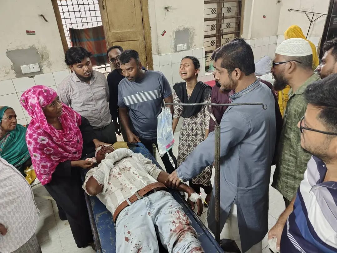চুয়াডাঙ্গায় বালিকা বিদ্যালয়ের সামনে মর্মান্তিক সড়ক দুর্ঘটনা