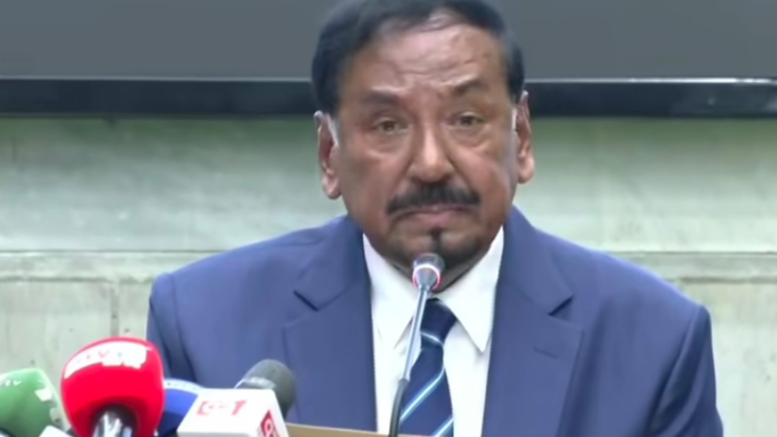 ভারপ্রাপ্ত রাষ্ট্রপতির দায়িত্ব নিলেন হাফিজ উদ্দিন আহমদ