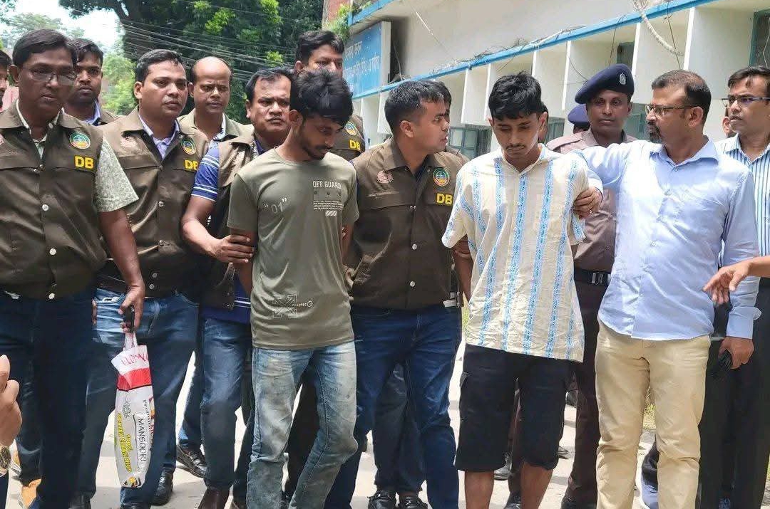 ‎বাড়ির ছাদে ইয়াবা সেবনে বাধা দেওয়ায় গণপতিসহ চারজনকে হত্যা: আটক ২ ‎