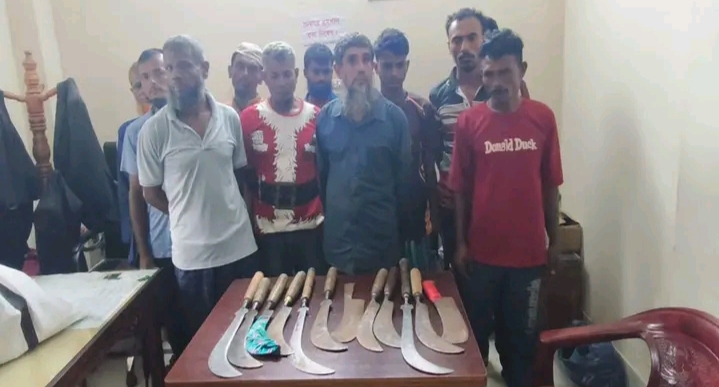 নড়াইল সদর থানা পুলিশের অভিযানে দেশীয় অস্ত্রসহ ১১ জন গ্রেপ্তার