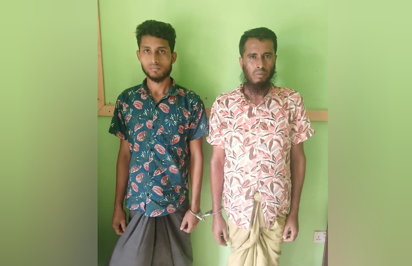 হাজীগঞ্জে ২০ পিস ইয়াবাসহ বাবা-ছেলে গ্রেপ্তার