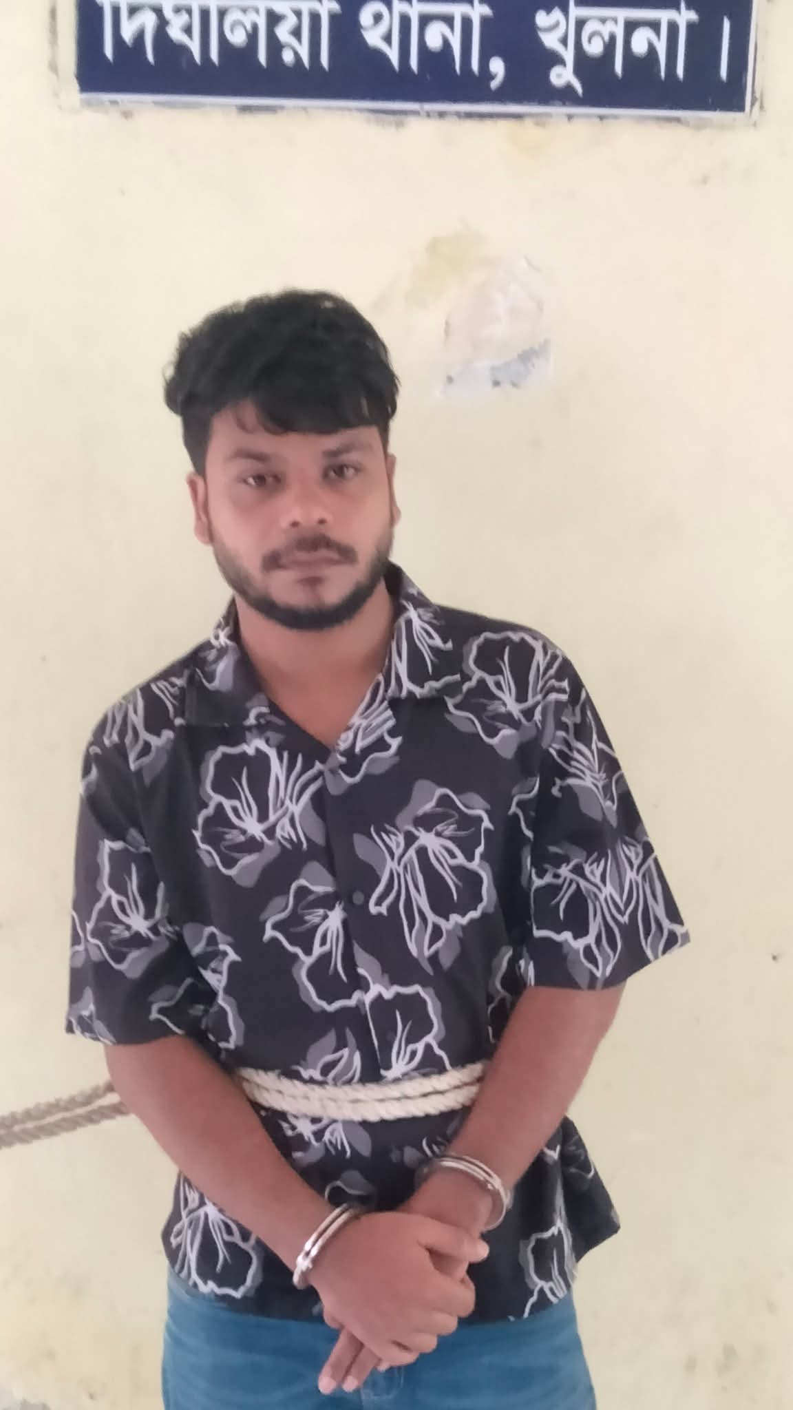 দিঘলিয়ায় চাঞ্চল্যকর হত্যা মামলাসহ একাধিক মামলার আসামি বেজি আলামিন গ্রেপ্তার