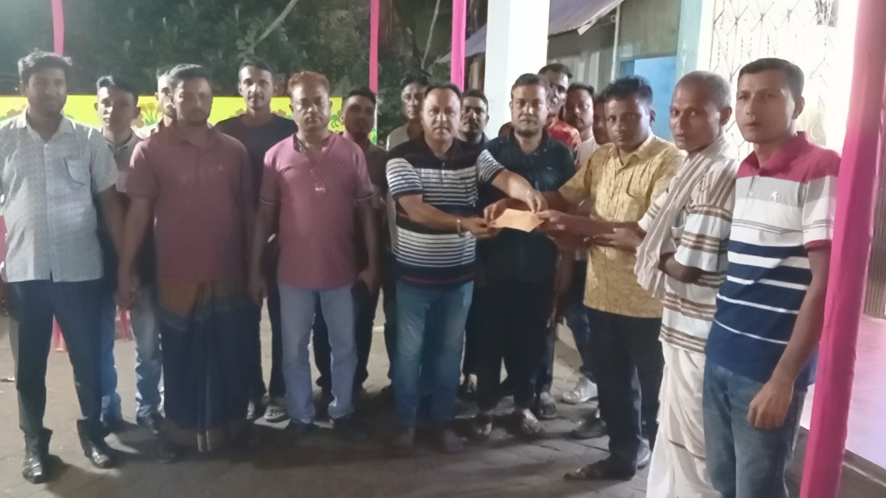 রূপসায় জিএম কামরুজ্জামান টুকুর মন্দির পরিদর্শন ও শুভেচ্ছা উপহার প্রদান