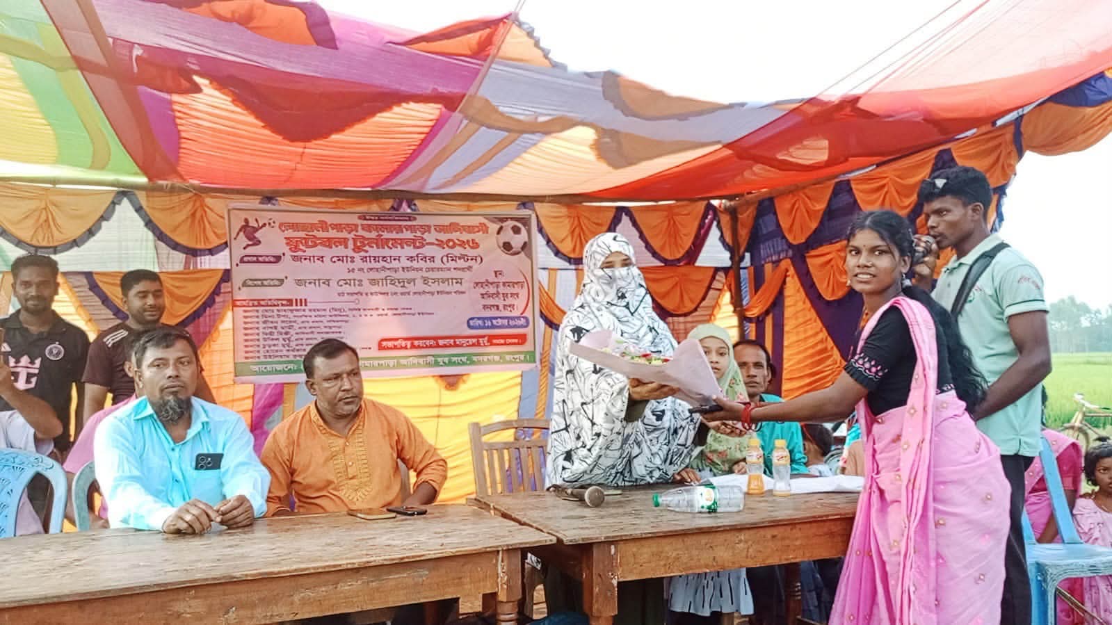 লোহানীপাড়া কামারপাড়ায় আদিবাসী যুব সংঘের উদ্যোগে ফুটবল টুর্নামেন্ট অনুষ্ঠিত