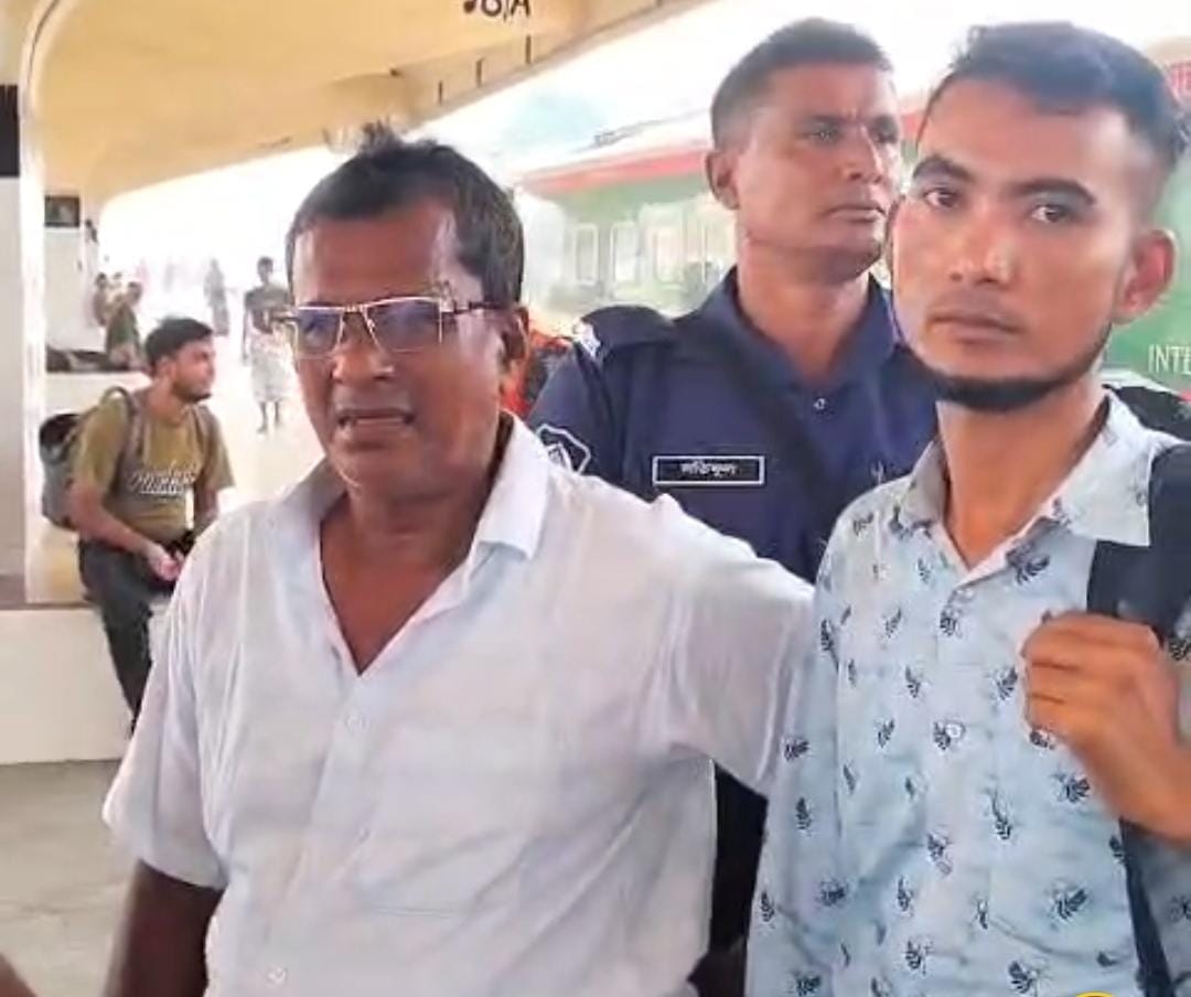 কমলাপুরে যাত্রীদের টাকা ছিনতাইকালে ২ মলম পার্টির সদস্য আটক