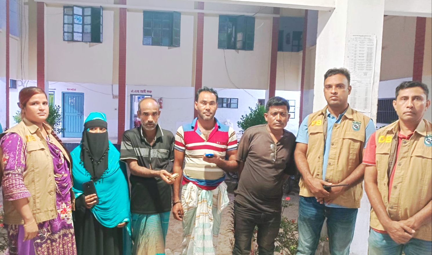‎বদরগঞ্জের কুতুবপুরে ডিবি পুলিশের অভিযানে ৩৫ পিস ইয়াবাসহ চারজন গ্রেপ্তার
