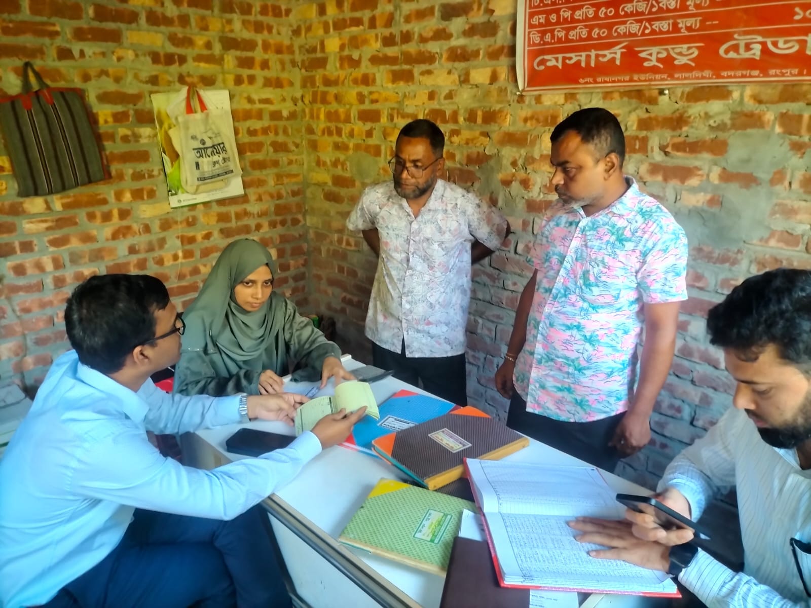 ‎বদরগঞ্জে সার কালোবাজারে বিক্রির অভিযোগে এক ডিলারকে ৫০ হাজার টাকা জরিমানা