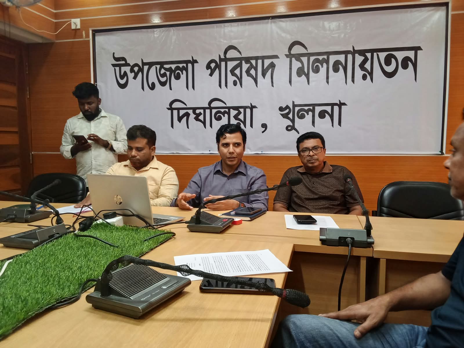 দিঘলিয়ায় ফ্যামিলি কার্ড কার্যক্রমের অবহিতকরণ ও প্রেস কনফারেন্স অনুষ্ঠিত