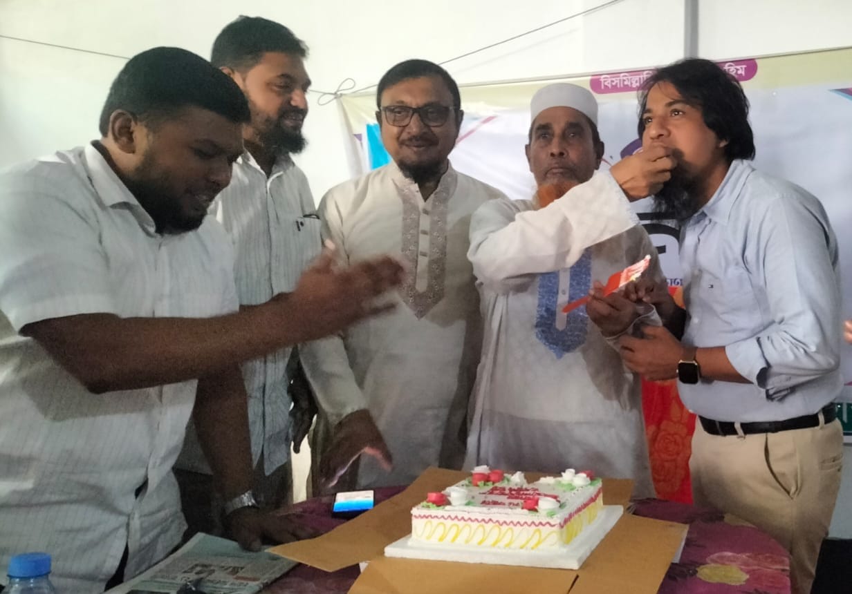 ফরিদপুরের আলফাডাঙ্গা প্রেসক্লাবে দৈনিক রানারের ৪৬ তম প্রতিষ্ঠাবার্ষিকী উদ্‌যাপন