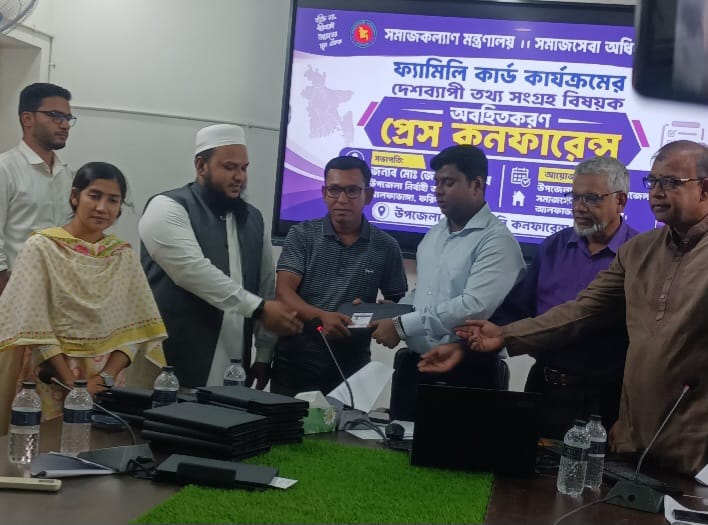 ফরিদপুরের আলফাডাঙ্গায় ফ্যামিলি কার্ডের তথ্য সংগ্রহ শুরু দেশজুড়ে ৪ কোটি ৪৫ লাখ পরিবারের তথ্য নেওয়ার লক্ষ্য
