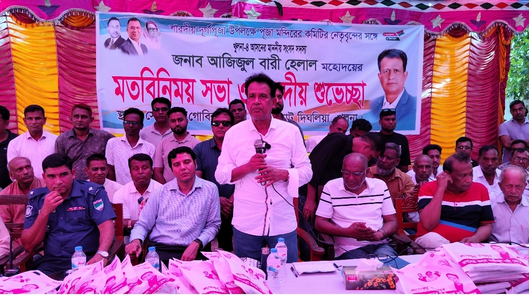 দিঘলিয়ায় পূজামন্ডপের নেতৃবৃন্দের সাথে মতবিনিময় কালে এমপি এসকে আজিজুল বারী হেলাল