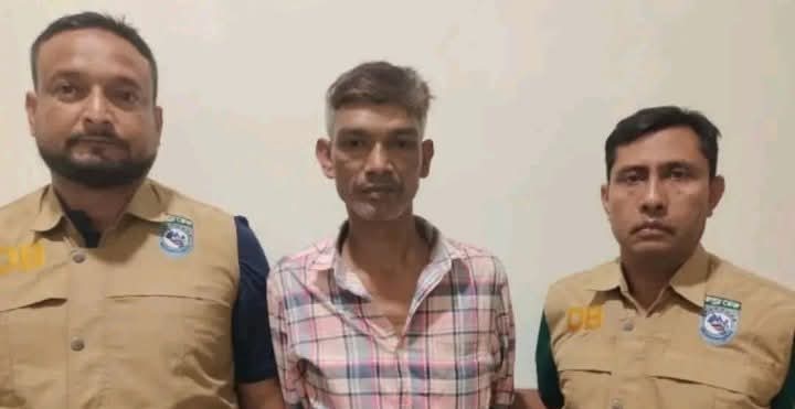রংপুরের ‎বদরগঞ্জে ডিবি পুলিশের হাতকড়াসহ পালানো মাদক বিক্রেতা বিএনপি নেতা ১৮ ঘণ্টা পর গ্রেফতার 